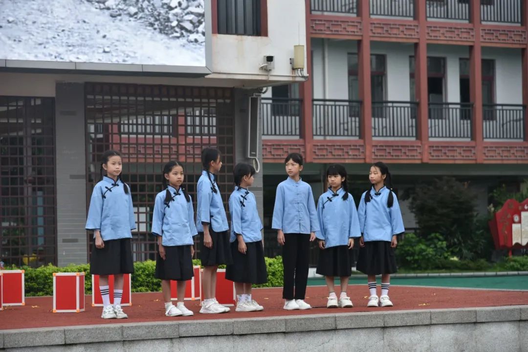 桂林市中隐小学“红领巾爱祖国 共筑中国梦”六一文艺汇演圆满落幕 第10张 桂林市中隐小学“红领巾爱祖国 共筑中国梦”六一文艺汇演圆满落幕 第10张
