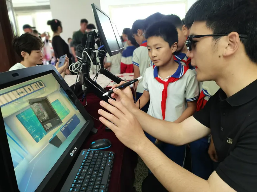 滨河小学走进新乡职业技术学院开展技能文化节现场体验观摩活动 第3张 滨河小学走进新乡职业技术学院开展技能文化节现场体验观摩活动 第3张