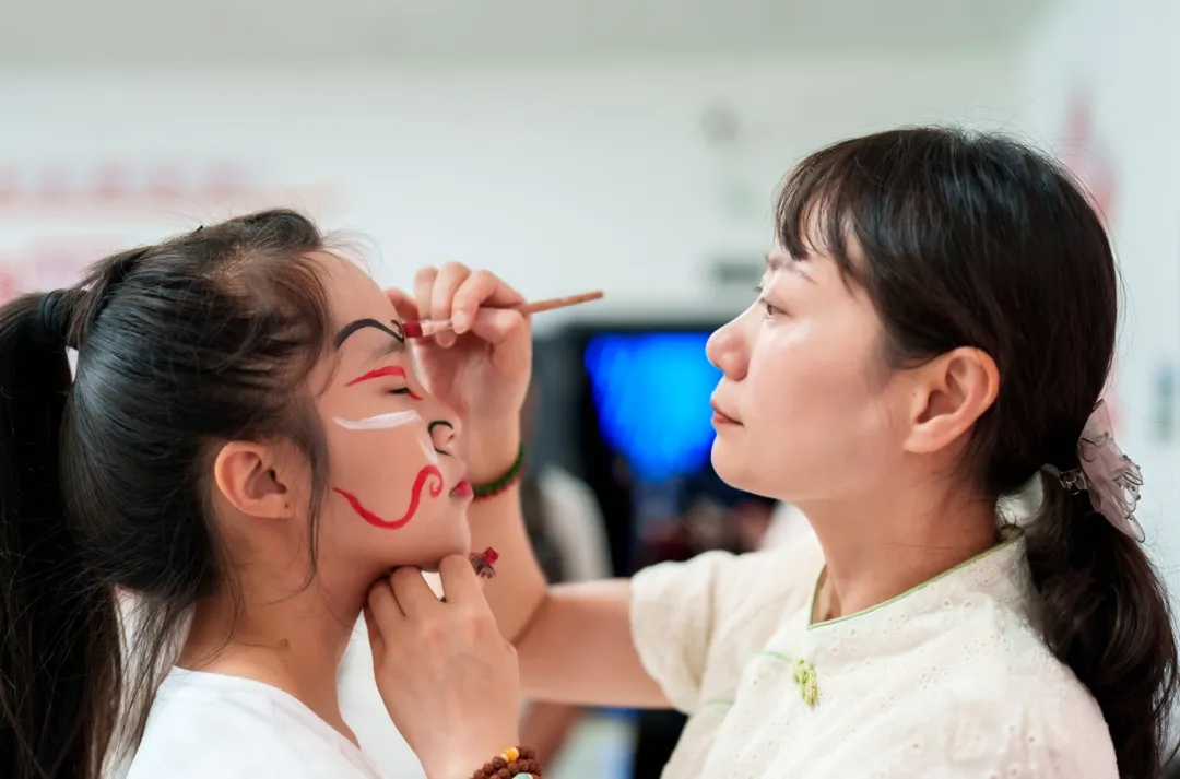 桂林市中华小学:传承变脸戏曲文化 展现新时代好少年风采 第3张 桂林市中华小学:传承变脸戏曲文化 展现新时代好少年风采 第3张