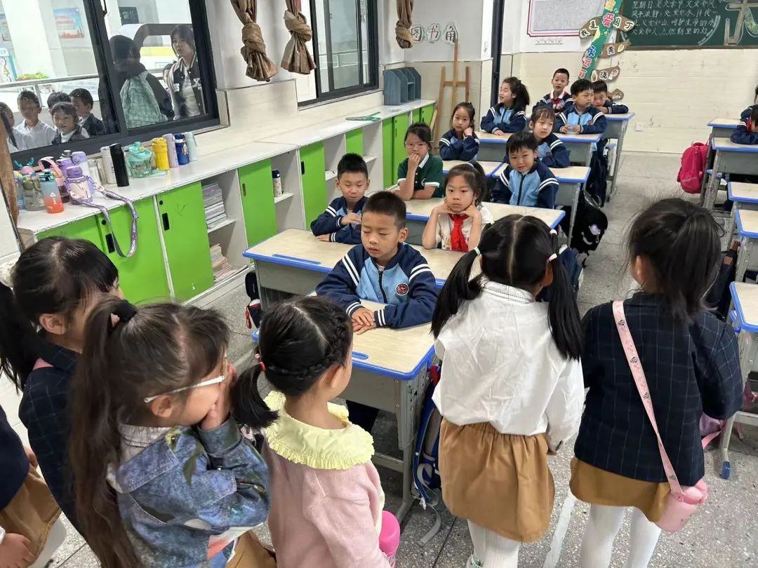 【党建+课程】初探小学,拥抱成长——上饶市信州区东都花园幼儿园参观小学活动 第34张 【党建+课程】初探小学,拥抱成长——上饶市信州区东都花园幼儿园参观小学活动 第34张