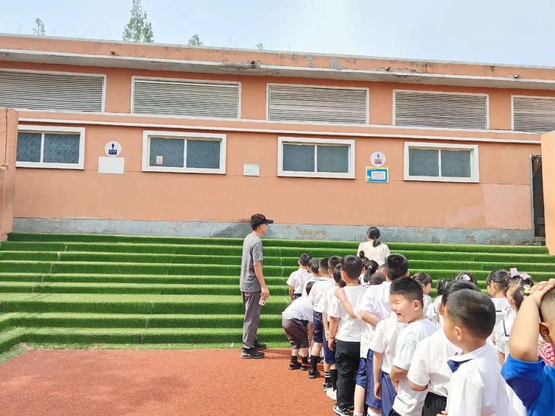 初探小学,礼遇成长---临沭县青云镇中心幼儿园幼小衔接参观小学活动 第47张
