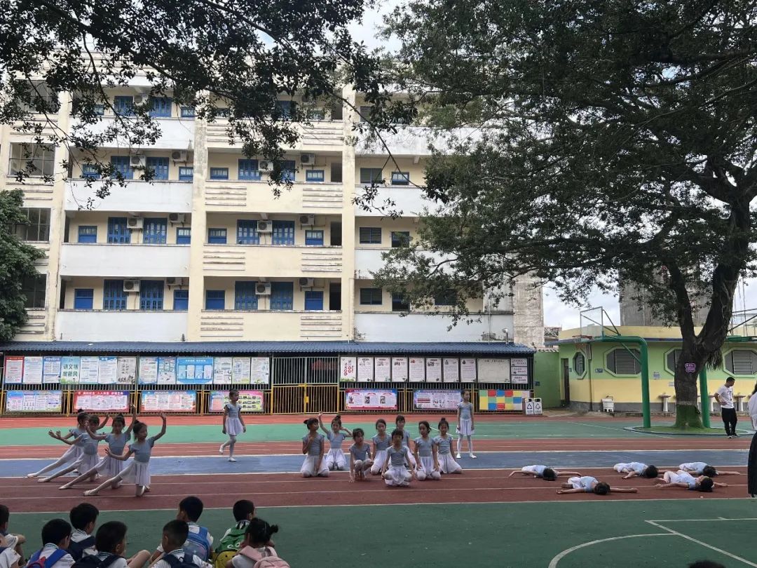 初探小学.礼遇成长——合浦县实验幼儿园开展幼小衔接系列活动之参观合浦县实验小学活动 第79张 初探小学.礼遇成长——合浦县实验幼儿园开展幼小衔接系列活动之参观合浦县实验小学活动 第79张