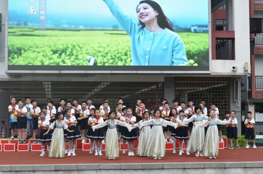 桂林市中隐小学“红领巾爱祖国 共筑中国梦”六一文艺汇演圆满落幕 第5张 桂林市中隐小学“红领巾爱祖国 共筑中国梦”六一文艺汇演圆满落幕 第5张