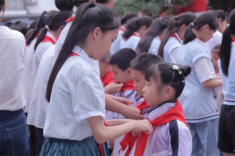 桂林市乐群小学开展2024年春季学期“入队礼”仪式 第5张 桂林市乐群小学开展2024年春季学期“入队礼”仪式 第5张
