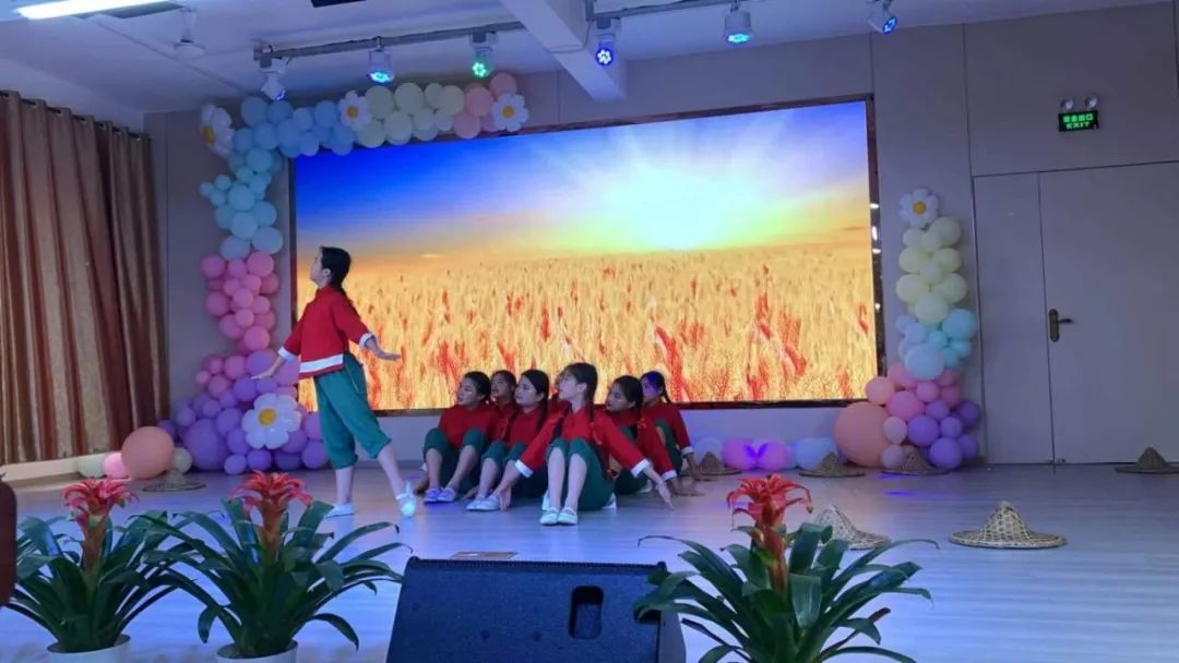舞动童梦 向阳而行——南新乡中心小学“六一”暨教育“双减”成果展示文艺汇演 第12张