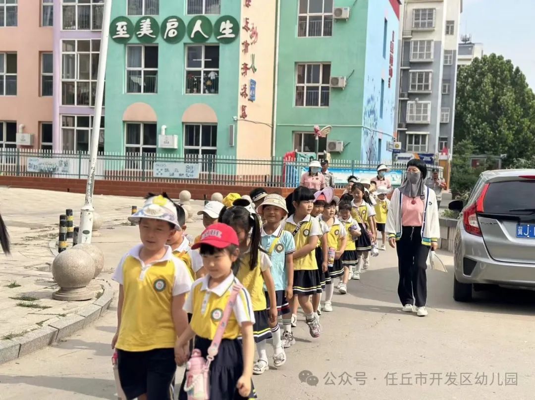“走进小学、幼见成长”——开发区幼儿园参观第七实验小学活动 第8张 “走进小学、幼见成长”——开发区幼儿园参观第七实验小学活动 第8张