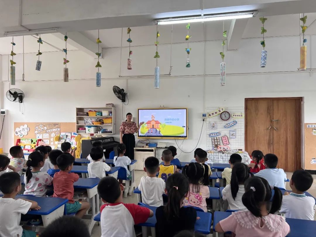 初探小学.礼遇成长——合浦县实验幼儿园开展幼小衔接系列活动之参观合浦县实验小学活动 第3张 初探小学.礼遇成长——合浦县实验幼儿园开展幼小衔接系列活动之参观合浦县实验小学活动 第3张