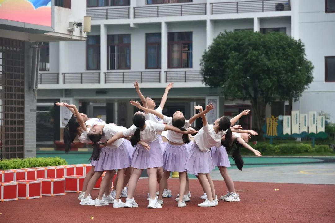 桂林市中隐小学“红领巾爱祖国 共筑中国梦”六一文艺汇演圆满落幕 第4张 桂林市中隐小学“红领巾爱祖国 共筑中国梦”六一文艺汇演圆满落幕 第4张