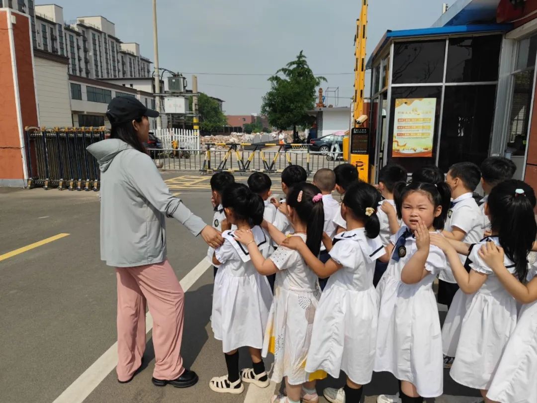 初探小学,礼遇成长---临沭县青云镇中心幼儿园幼小衔接参观小学活动 第33张