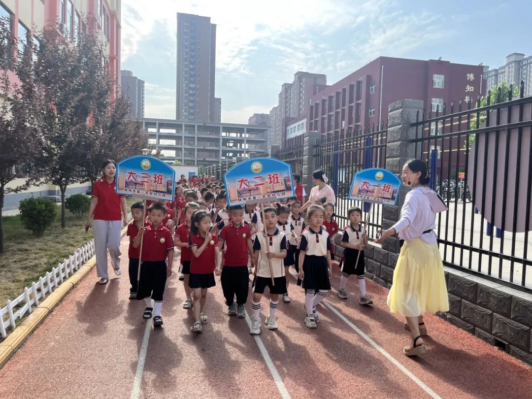 参观小学初体验  幼小衔接促成长——林州市第一实验幼儿园参观小学掠影(一) 第13张