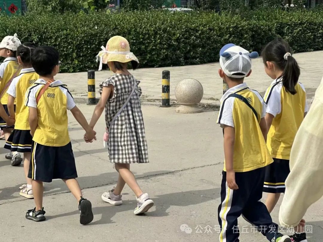 “走进小学、幼见成长”——开发区幼儿园参观第七实验小学活动 第11张 “走进小学、幼见成长”——开发区幼儿园参观第七实验小学活动 第11张