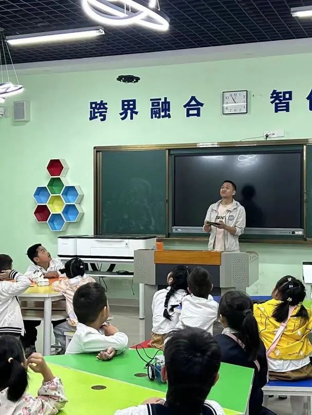 【党建+课程】初探小学,拥抱成长——上饶市信州区东都花园幼儿园参观小学活动 第44张 【党建+课程】初探小学,拥抱成长——上饶市信州区东都花园幼儿园参观小学活动 第44张