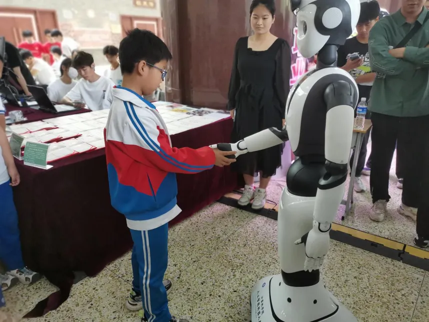 滨河小学走进新乡职业技术学院开展技能文化节现场体验观摩活动 第7张 滨河小学走进新乡职业技术学院开展技能文化节现场体验观摩活动 第7张