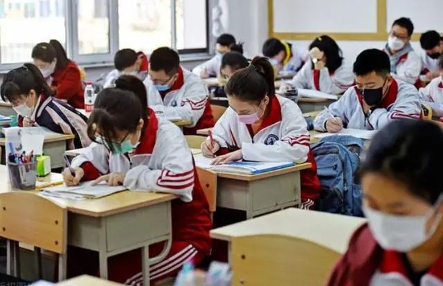 中考也能复读了?多地中考非应届生需减分再录取,厦门降40分投档 第8张 中考也能复读了?多地中考非应届生需减分再录取,厦门降40分投档 第8张