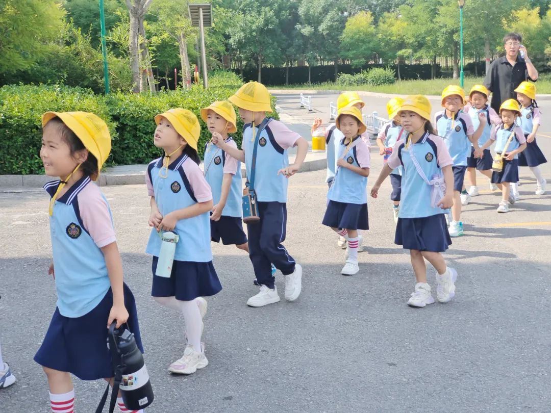 探秘小学日  筑梦向未来——魏桥创业北海幼儿园大班级部参观小学活动 第12张