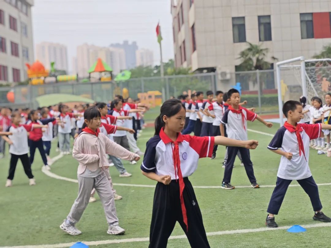 【滴宝园·幼小衔接】小学初体验 幼小零衔接 ——咸阳市秦都区育英名桥幼儿园大班幼小衔接活动 第43张 【滴宝园·幼小衔接】小学初体验 幼小零衔接 ——咸阳市秦都区育英名桥幼儿园大班幼小衔接活动 第43张