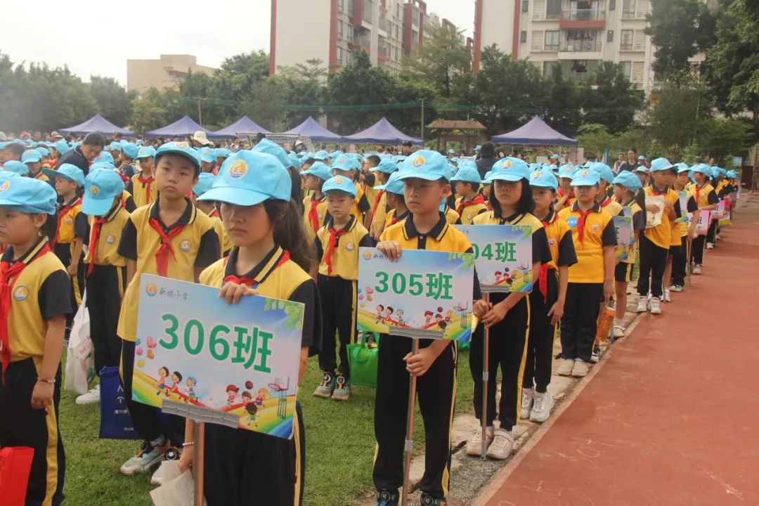 “体验科技魅力,放飞科学梦想”——新城小学科技成果展暨六一亲子游园活动盛大举行 第14张 “体验科技魅力,放飞科学梦想”——新城小学科技成果展暨六一亲子游园活动盛大举行 第14张