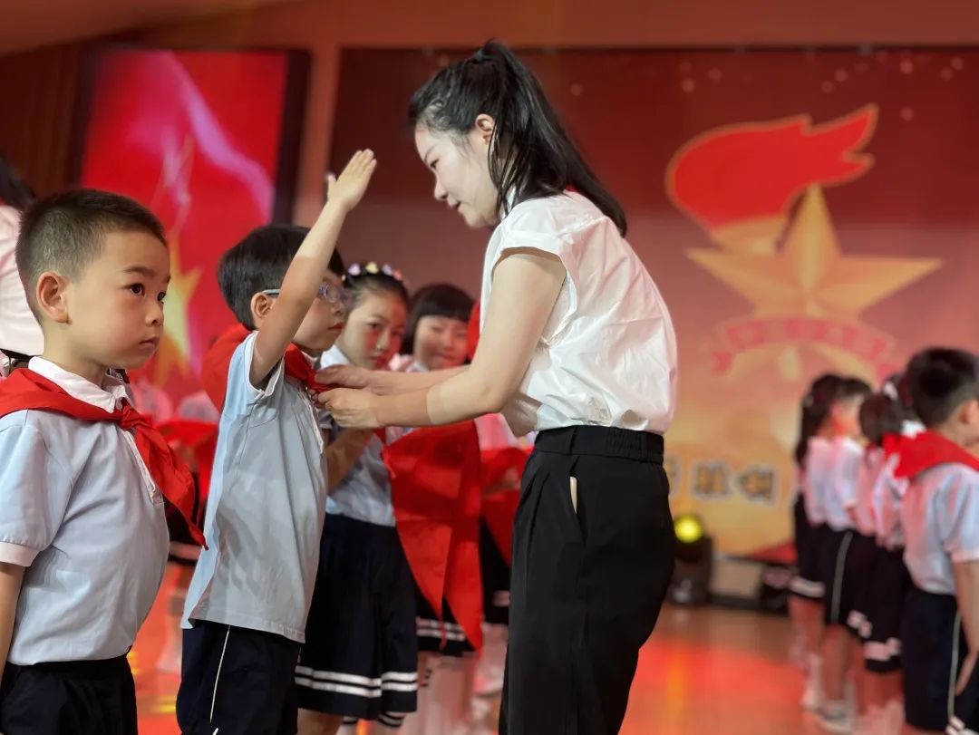 眼有星辰 心有童真 | 滨海实验小学2023级8班六一活动 第11张 眼有星辰 心有童真 | 滨海实验小学2023级8班六一活动 第11张