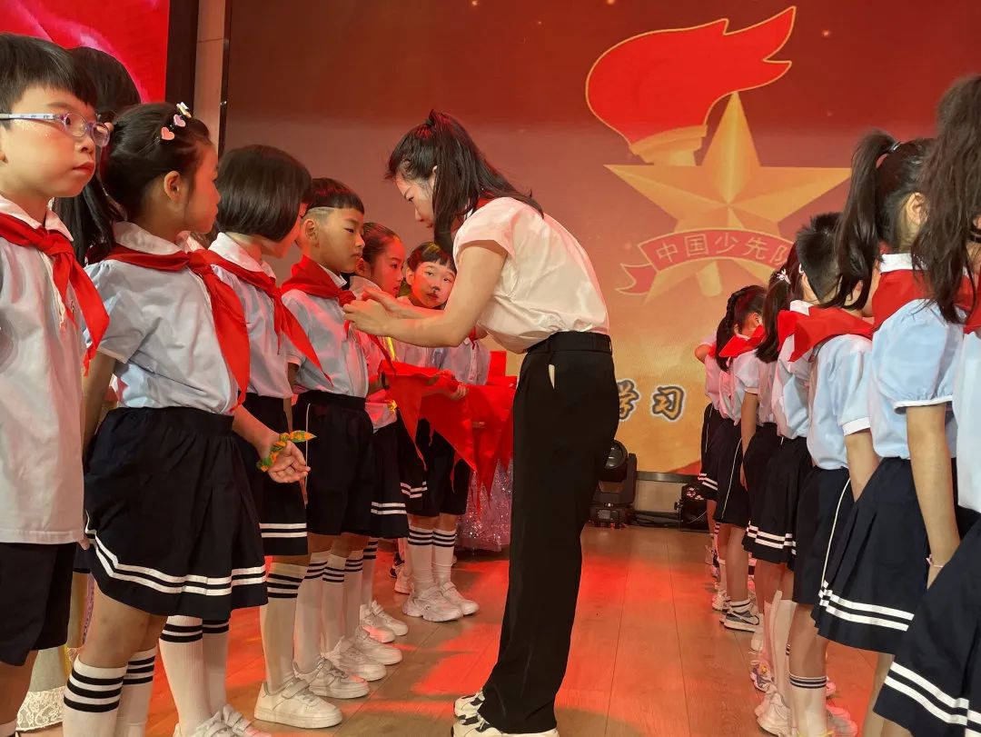 眼有星辰 心有童真 | 滨海实验小学2023级8班六一活动 第13张 眼有星辰 心有童真 | 滨海实验小学2023级8班六一活动 第13张