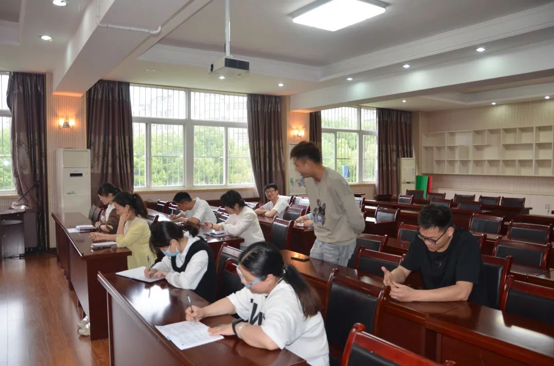 永远跟党走 建功新时代——蚌埠市晨光小学开展喜迎“五四青年节”青年教师座谈会 第6张