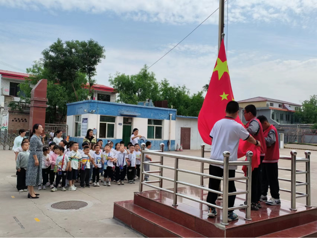 【西苑园动态】走进小学校园 科学幼小衔接 ——榆次七幼教育集团西苑园大班幼儿走进小学 第1张 【西苑园动态】走进小学校园 科学幼小衔接 ——榆次七幼教育集团西苑园大班幼儿走进小学 第1张