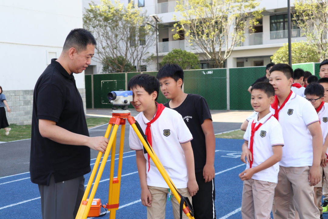 嘉职院携手秀洲实验小学开展“小小测量员”职业体验活动 第5张 嘉职院携手秀洲实验小学开展“小小测量员”职业体验活动 第5张