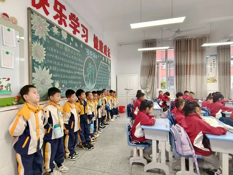 【学前教育宣传月】走呀,“趣”小学——茗溪中心幼儿园大班幼儿走进小学活动 第16张 【学前教育宣传月】走呀,“趣”小学——茗溪中心幼儿园大班幼儿走进小学活动 第16张