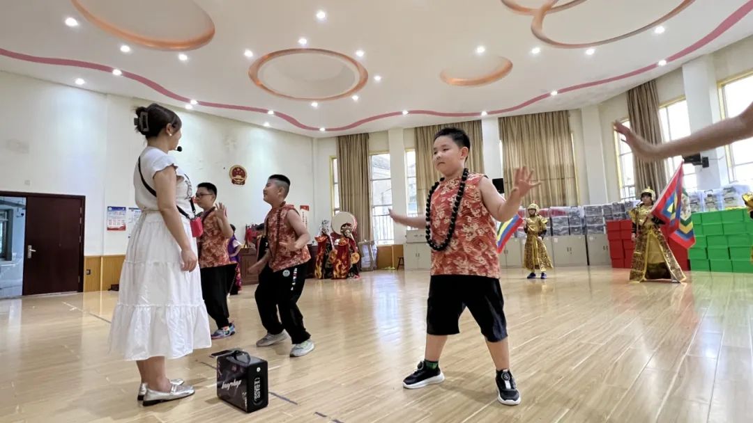 桂林市中华小学:传承变脸戏曲文化 展现新时代好少年风采 第2张 桂林市中华小学:传承变脸戏曲文化 展现新时代好少年风采 第2张