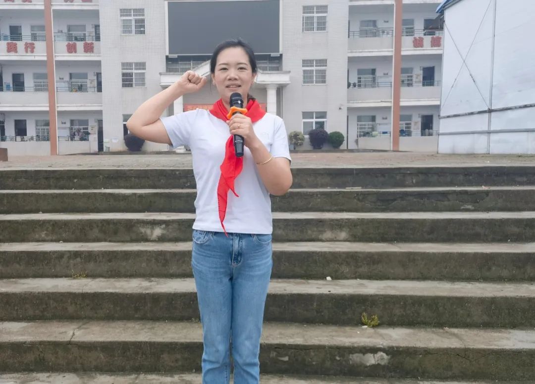 红领巾爱祖国——阳逻街第五小学教联体新队员入队仪式 第36张 红领巾爱祖国——阳逻街第五小学教联体新队员入队仪式 第36张