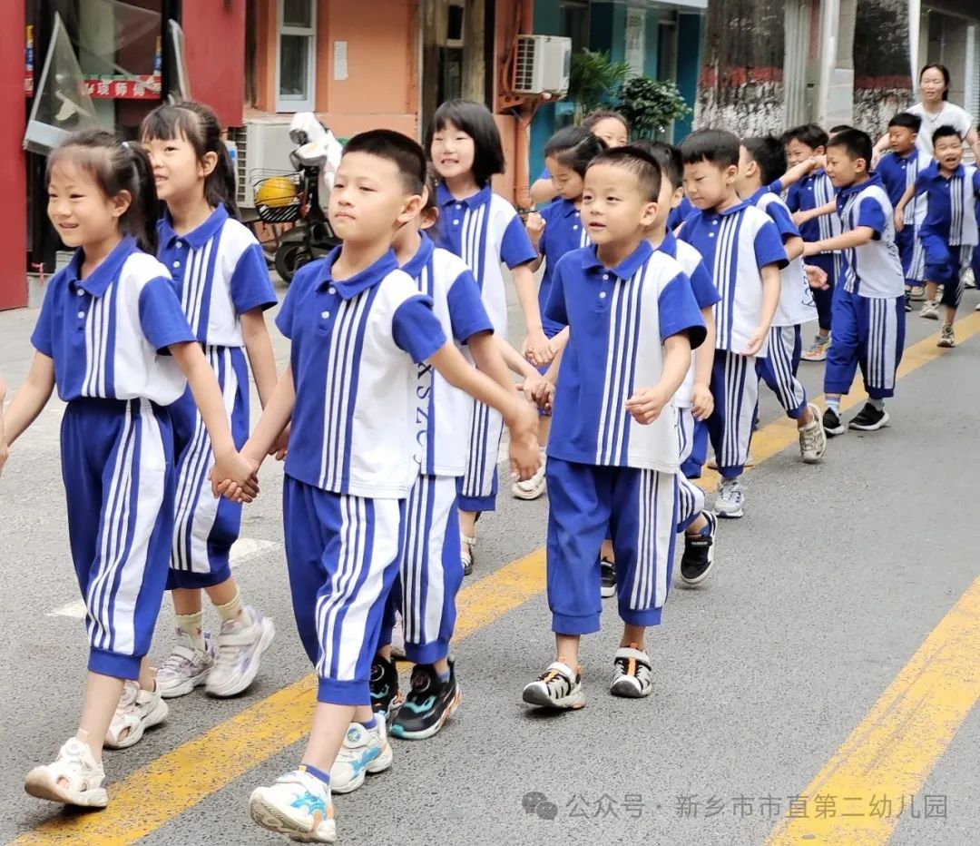 满怀憧憬 探秘小学---新乡市市直第二幼儿园参观小学活动 第4张 满怀憧憬 探秘小学---新乡市市直第二幼儿园参观小学活动 第4张