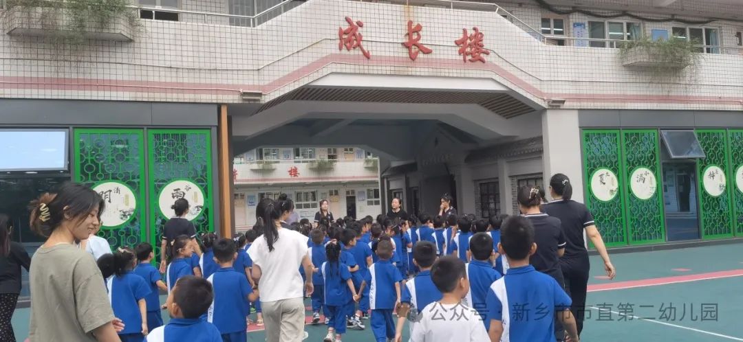 满怀憧憬 探秘小学---新乡市市直第二幼儿园参观小学活动 第8张 满怀憧憬 探秘小学---新乡市市直第二幼儿园参观小学活动 第8张
