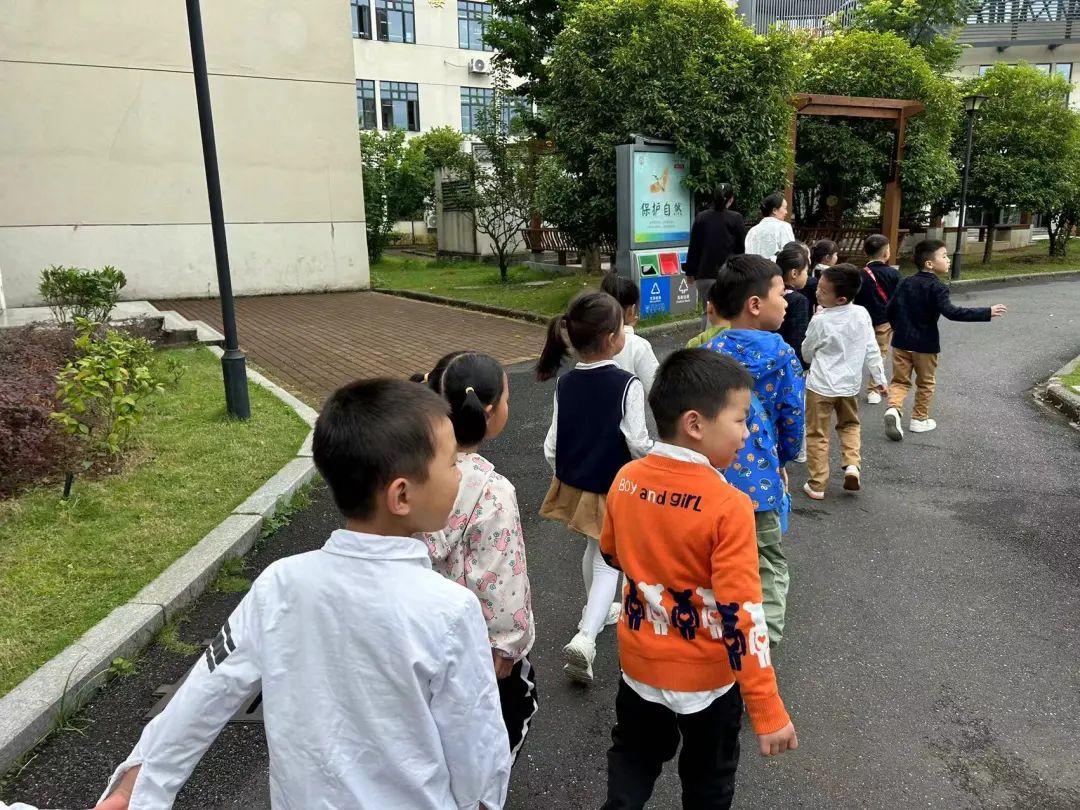 【党建+课程】初探小学,拥抱成长——上饶市信州区东都花园幼儿园参观小学活动 第30张 【党建+课程】初探小学,拥抱成长——上饶市信州区东都花园幼儿园参观小学活动 第30张
