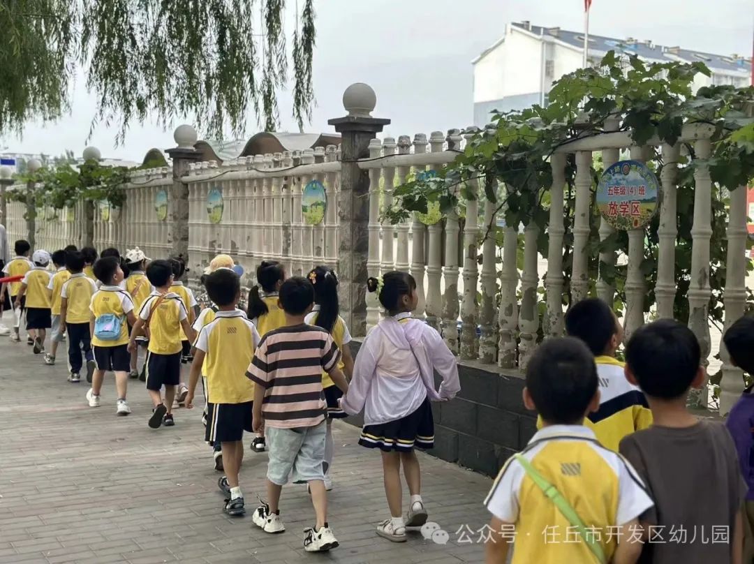 “走进小学、幼见成长”——开发区幼儿园参观第七实验小学活动 第14张 “走进小学、幼见成长”——开发区幼儿园参观第七实验小学活动 第14张