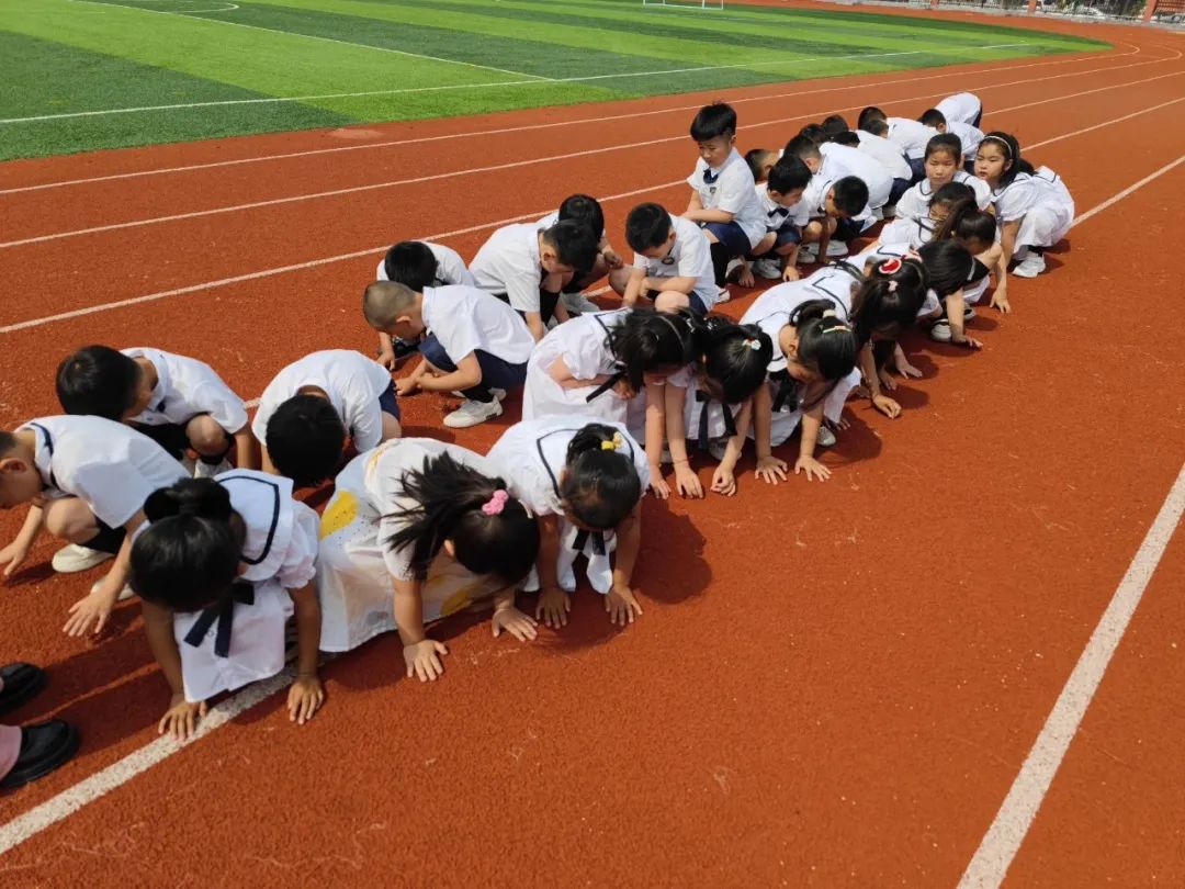 初探小学,礼遇成长---临沭县青云镇中心幼儿园幼小衔接参观小学活动 第39张