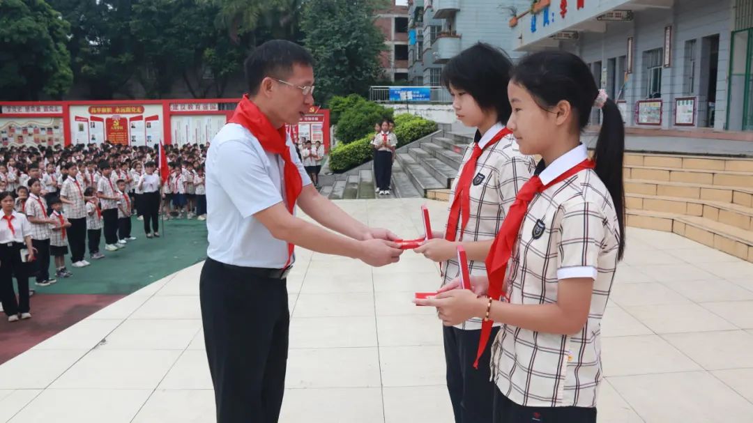 红领巾爱祖国--西津小学2024年少先队入队仪式 第33张