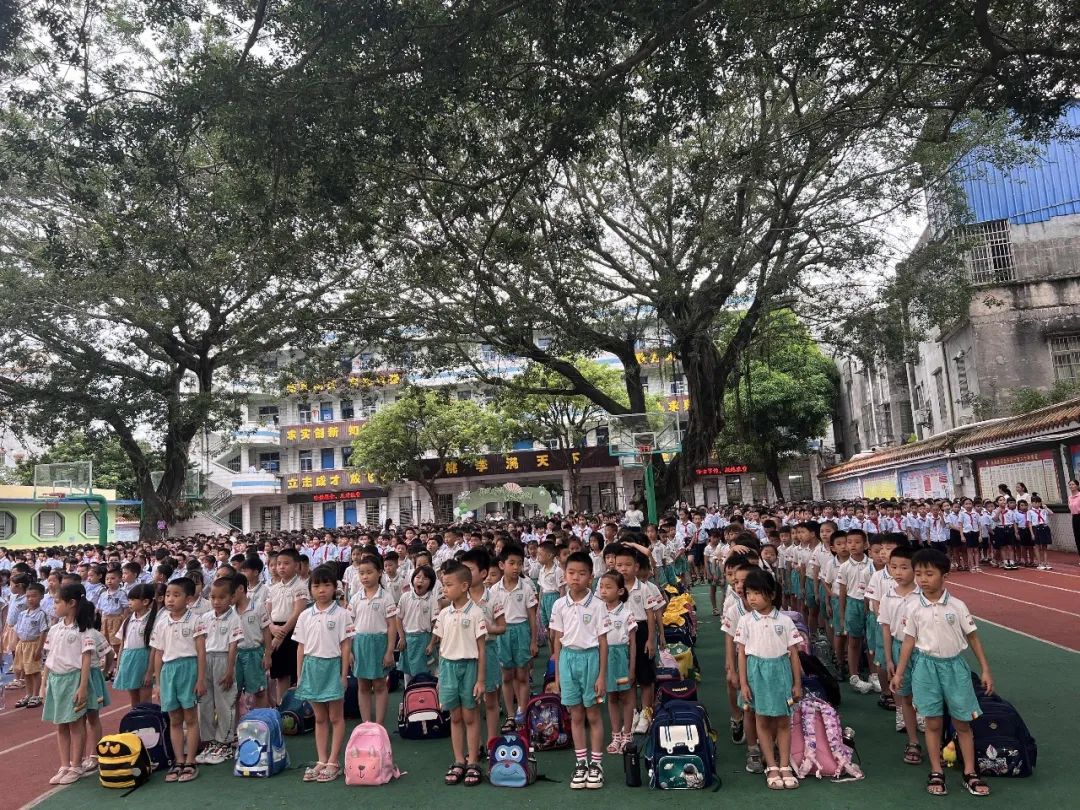 初探小学.礼遇成长——合浦县实验幼儿园开展幼小衔接系列活动之参观合浦县实验小学活动 第19张 初探小学.礼遇成长——合浦县实验幼儿园开展幼小衔接系列活动之参观合浦县实验小学活动 第19张