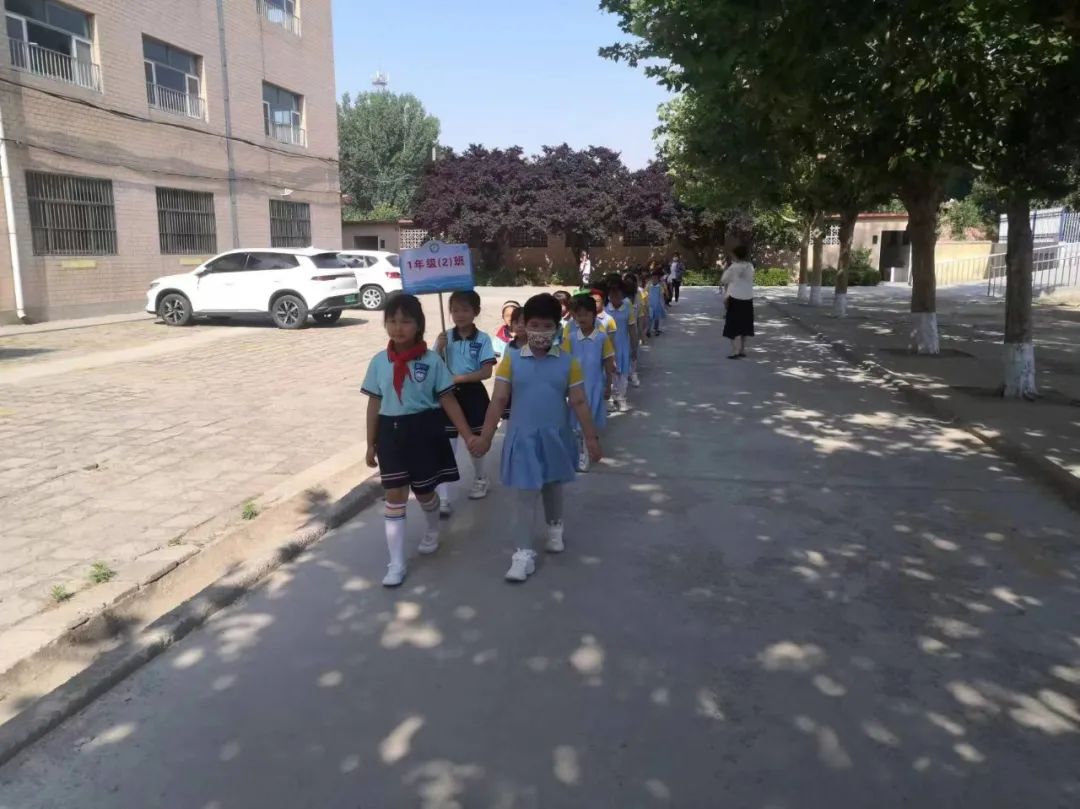 [知行教育]初探小学  礼遇成长——方下中心小学迎接方下街道幼儿园小朋友记实 第13张