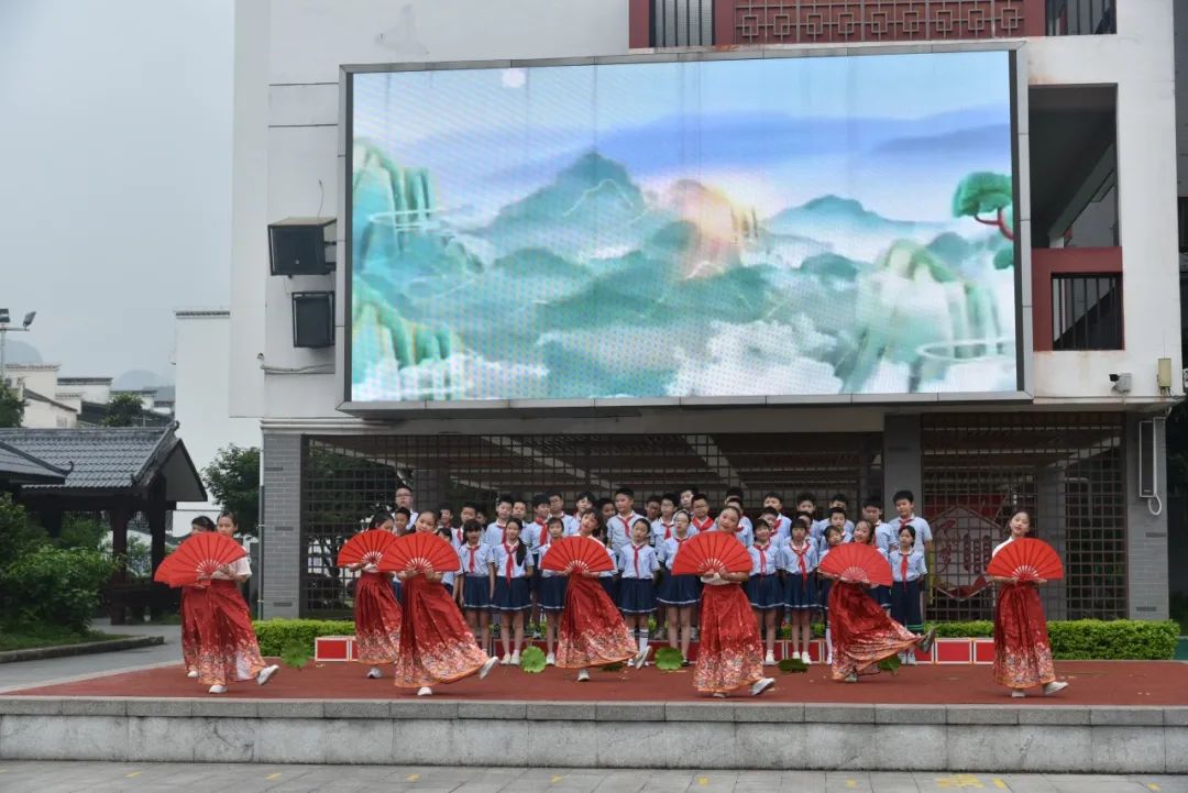 桂林市中隐小学“红领巾爱祖国 共筑中国梦”六一文艺汇演圆满落幕 第12张 桂林市中隐小学“红领巾爱祖国 共筑中国梦”六一文艺汇演圆满落幕 第12张
