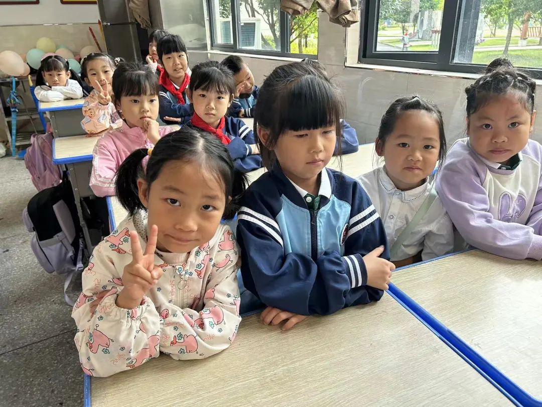 【党建+课程】初探小学,拥抱成长——上饶市信州区东都花园幼儿园参观小学活动 第38张 【党建+课程】初探小学,拥抱成长——上饶市信州区东都花园幼儿园参观小学活动 第38张