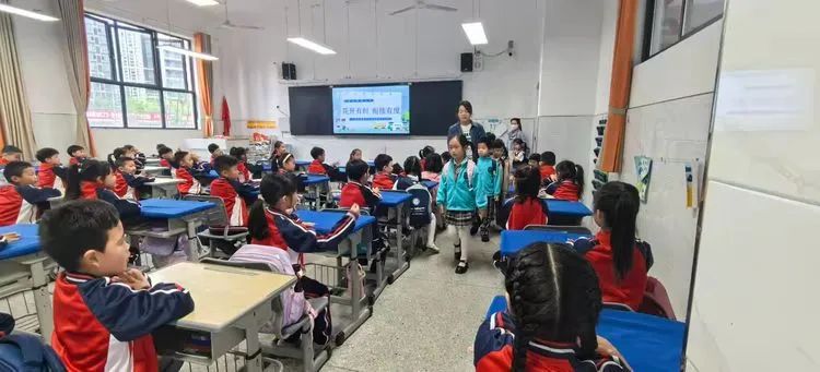 幼小衔接,与你“童”行——上饶市河海小学欢迎星河幼儿园小朋友来访参观 第33张