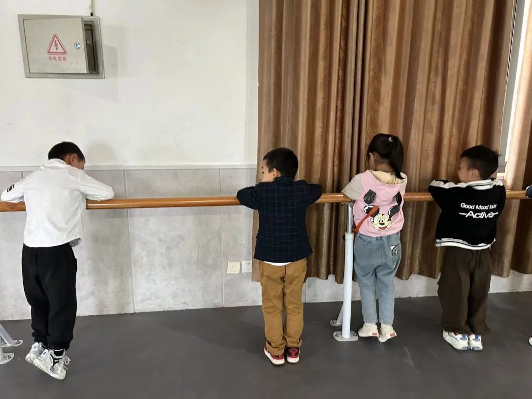 【党建+课程】初探小学,拥抱成长——上饶市信州区东都花园幼儿园参观小学活动 第50张 【党建+课程】初探小学,拥抱成长——上饶市信州区东都花园幼儿园参观小学活动 第50张