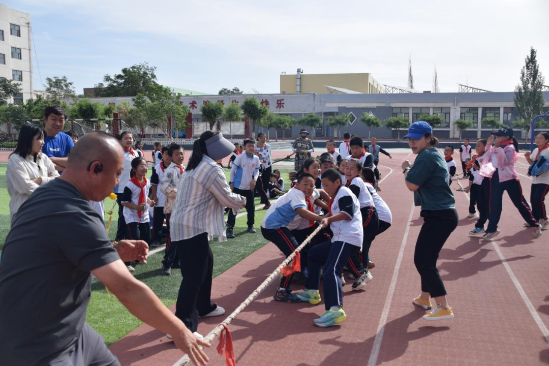 【童慧·义教优质均衡】海勃湾区滨河小学团结校区 2024年大手拉小手 弘扬蒙古马精神 春季趣味运动会 第24张