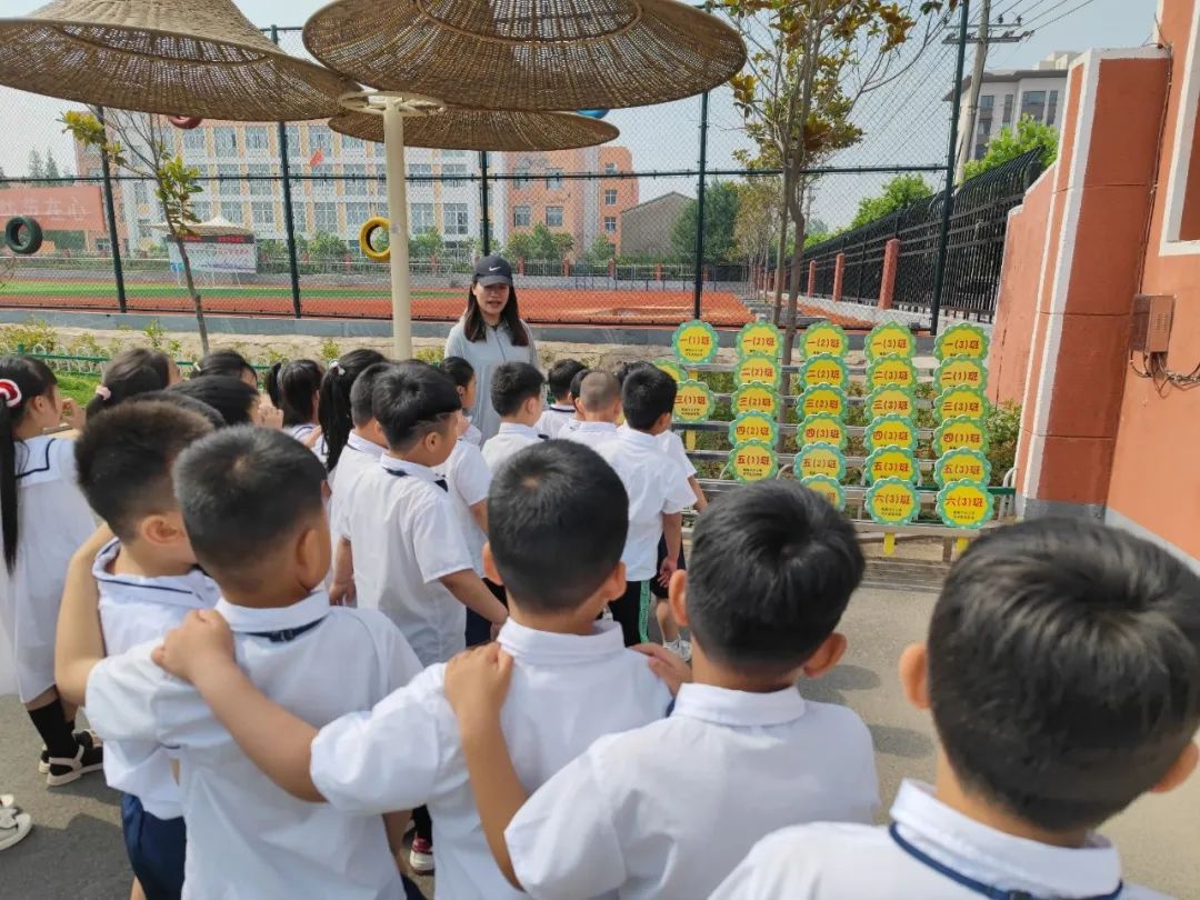 初探小学,礼遇成长---临沭县青云镇中心幼儿园幼小衔接参观小学活动 第34张