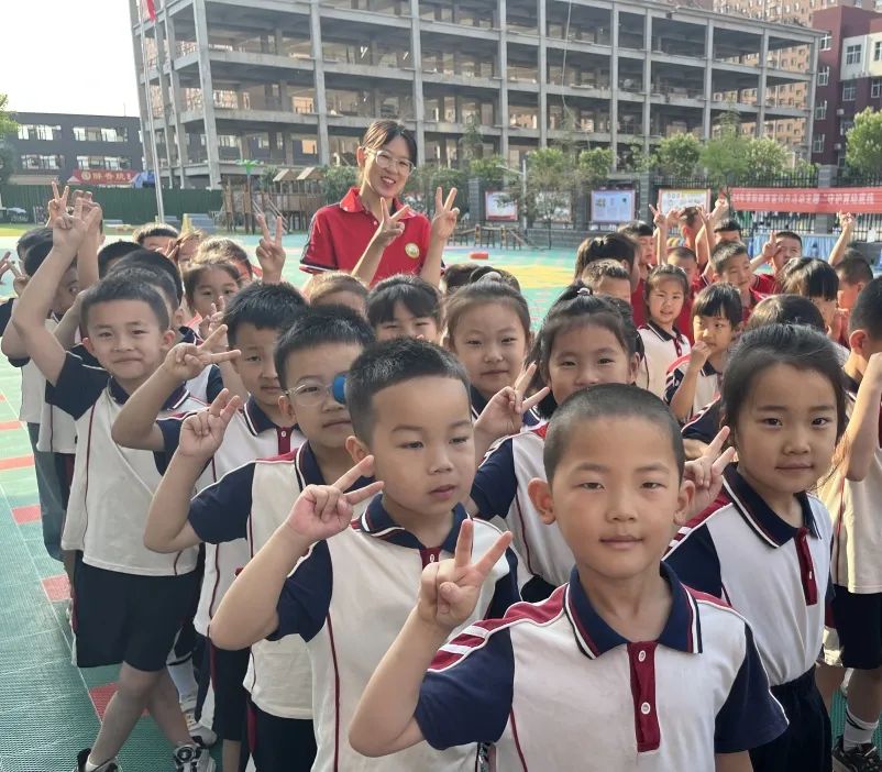 参观小学初体验  幼小衔接促成长——林州市第一实验幼儿园参观小学掠影(一) 第4张
