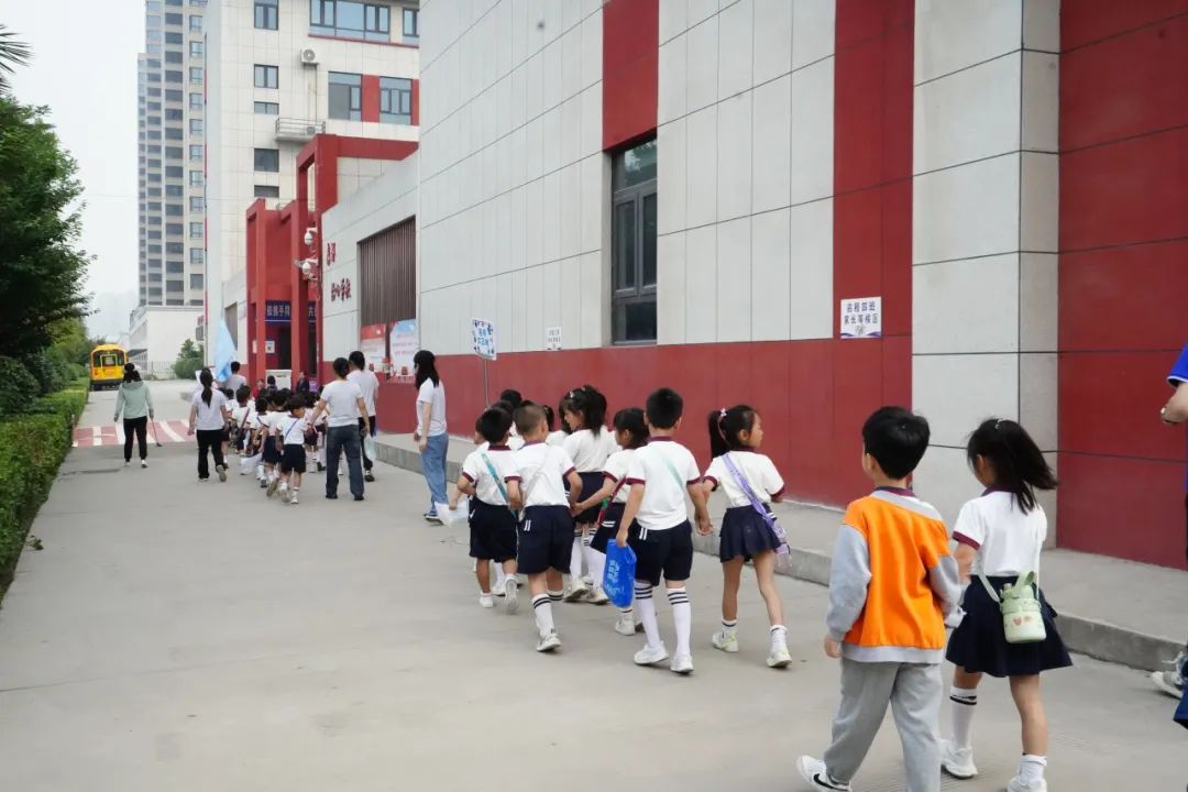 【滴宝园·幼小衔接】小学初体验 幼小零衔接 ——咸阳市秦都区育英名桥幼儿园大班幼小衔接活动 第20张 【滴宝园·幼小衔接】小学初体验 幼小零衔接 ——咸阳市秦都区育英名桥幼儿园大班幼小衔接活动 第20张