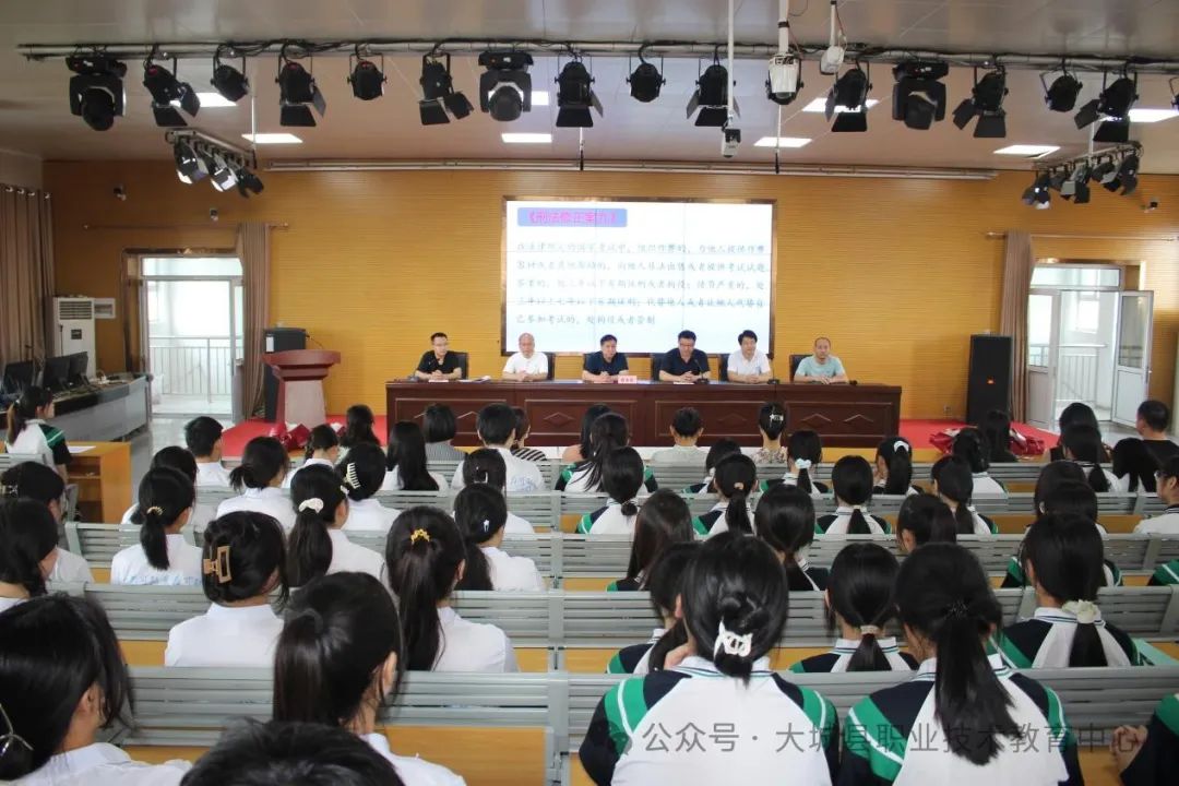 笃行不怠迎高考 枕戈备战志凯旋——大城职教中心高三年级举行毕业典礼暨高考动员会 第6张 笃行不怠迎高考 枕戈备战志凯旋——大城职教中心高三年级举行毕业典礼暨高考动员会 第6张