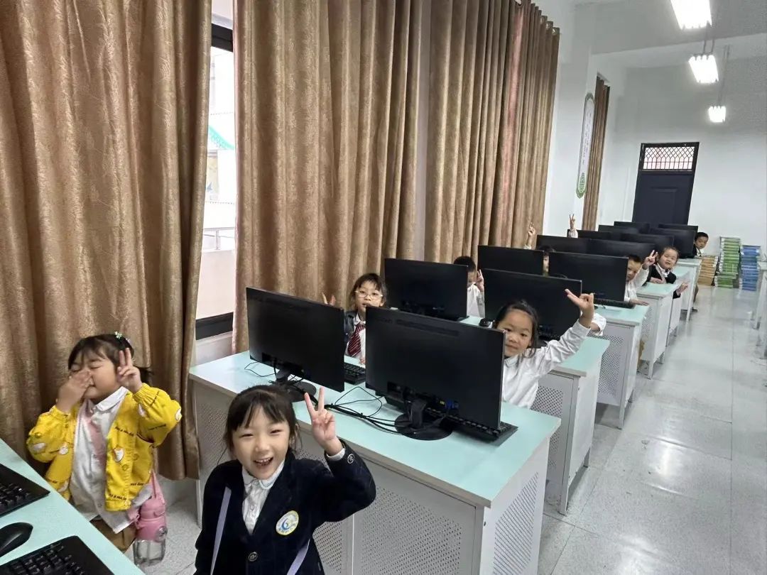 【党建+课程】初探小学,拥抱成长——上饶市信州区东都花园幼儿园参观小学活动 第57张 【党建+课程】初探小学,拥抱成长——上饶市信州区东都花园幼儿园参观小学活动 第57张