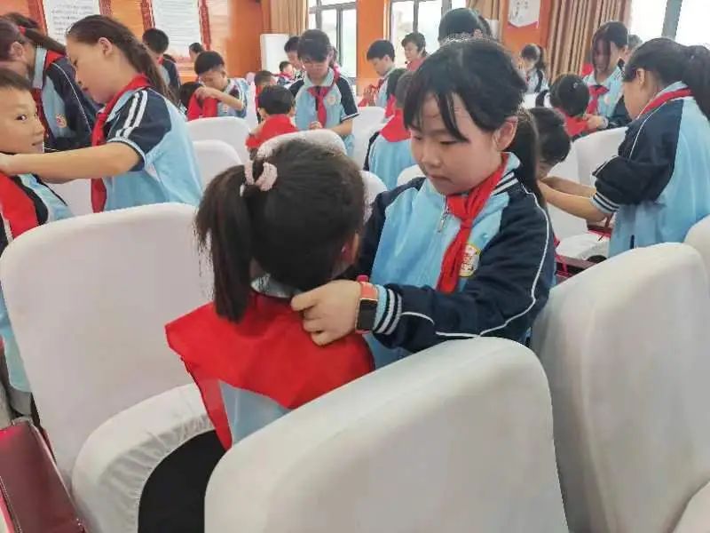 红领巾爱祖国——武阳镇中心小学举行一年级第一批新队员入队仪式 第12张