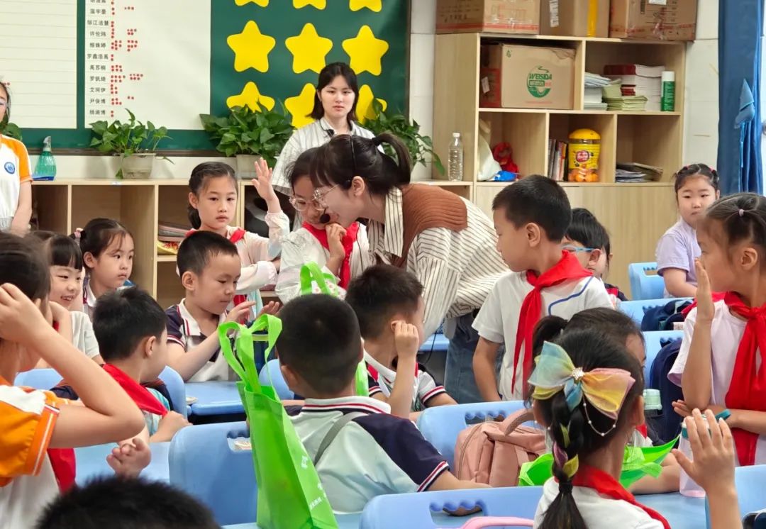 【艾幼动态】走进小学,玉艾携手,筑梦成长--科技城新区艾乐幼儿园参观小学记 第30张 【艾幼动态】走进小学,玉艾携手,筑梦成长--科技城新区艾乐幼儿园参观小学记 第30张
