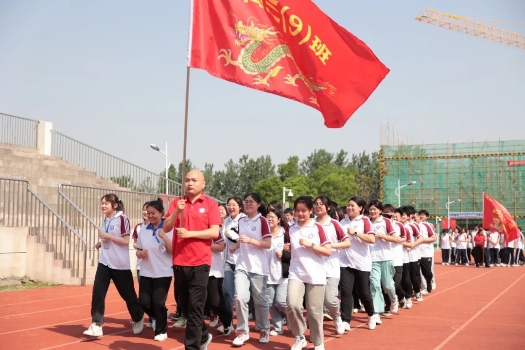高考特辑 | 呐喊青春 亮剑出征——育才高中举行2024届高考“喊楼行动”与“出征仪式” 第19张 高考特辑 | 呐喊青春 亮剑出征——育才高中举行2024届高考“喊楼行动”与“出征仪式” 第19张